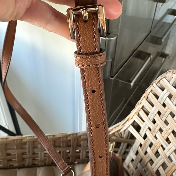 Michael Kors Handbag never used but no tags. - Picture 7 of 17